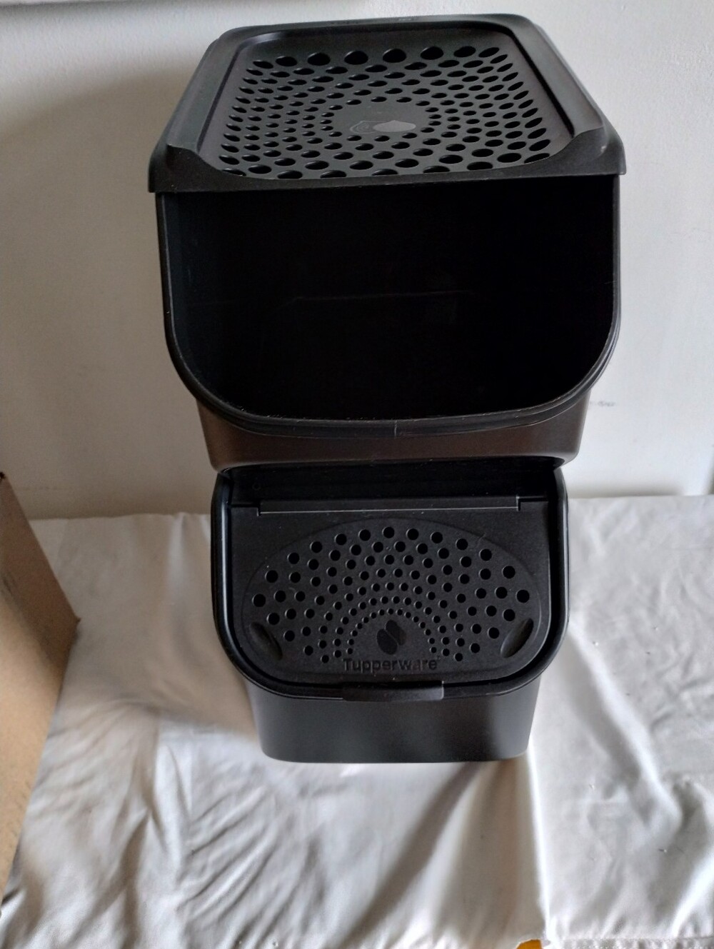 Tupperware Oignon Potatoes Containers